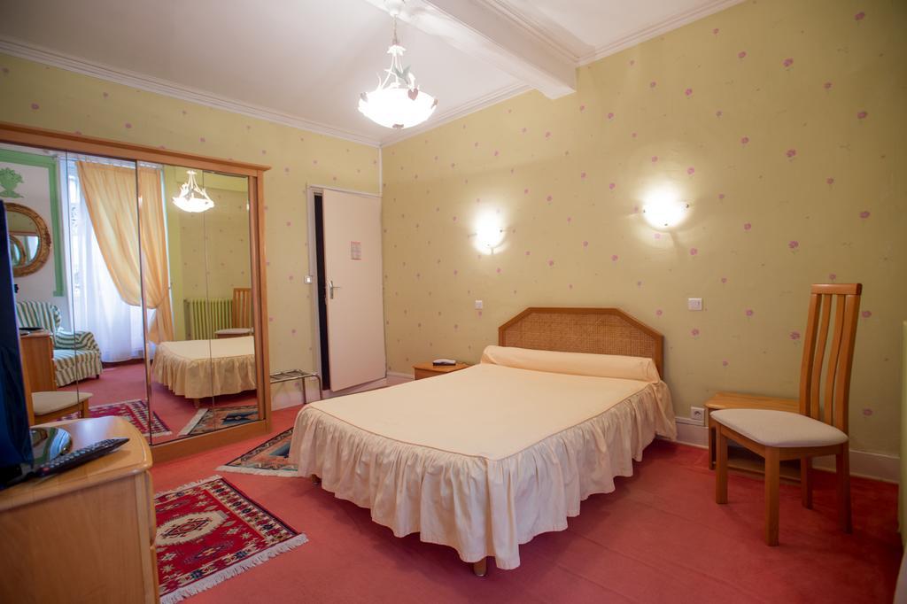 Hotel Saint Vincent Bagnères-de-Bigorre Exteriör bild